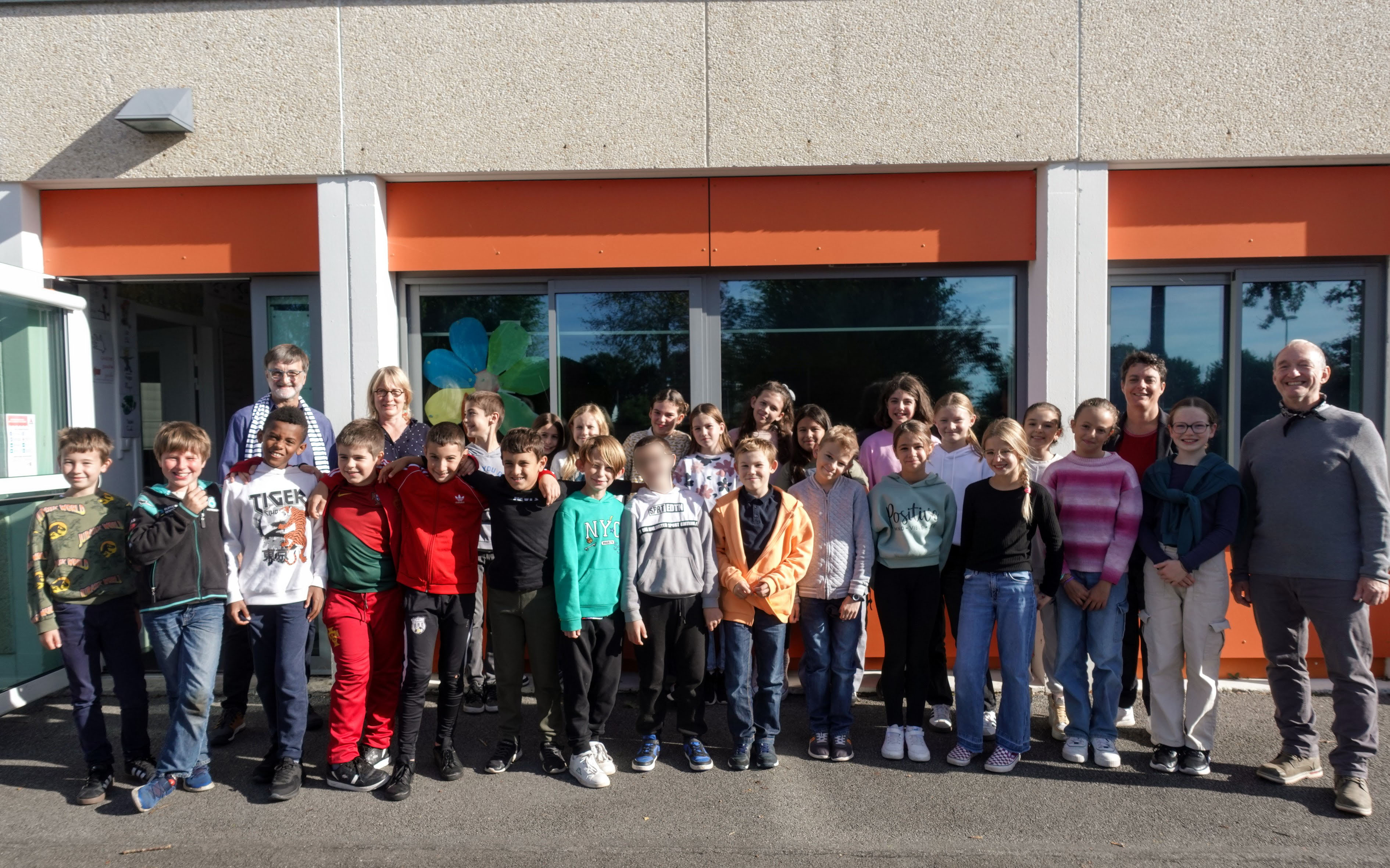 Die Organisatoren des Theaterworkshops mit der CM2-Klasse der Schulgruppe René Tressard